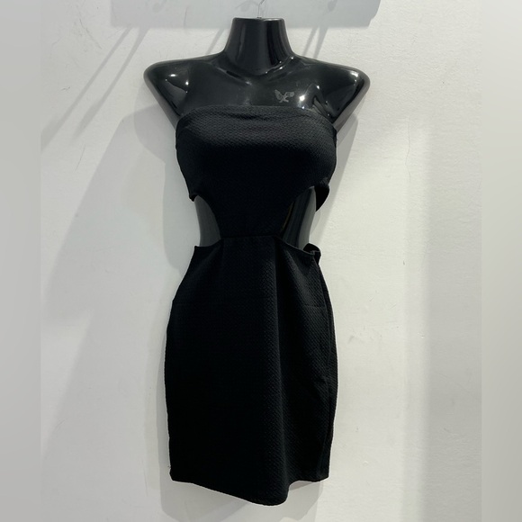 Dresses & Skirts - Elegant Black Strapless Dress